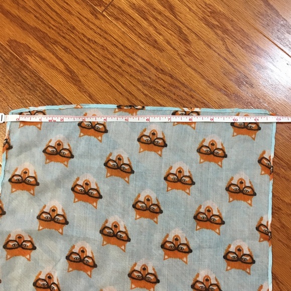 Cute fox pattern scarf - Picture 3 of 4